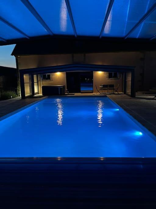 Gite La Bergerie, Piscine Chauffee, Couzon Екстериор снимка